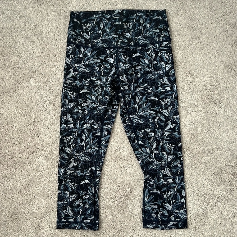 Lululemon Leggings, women’s 8, capri length, EUC
